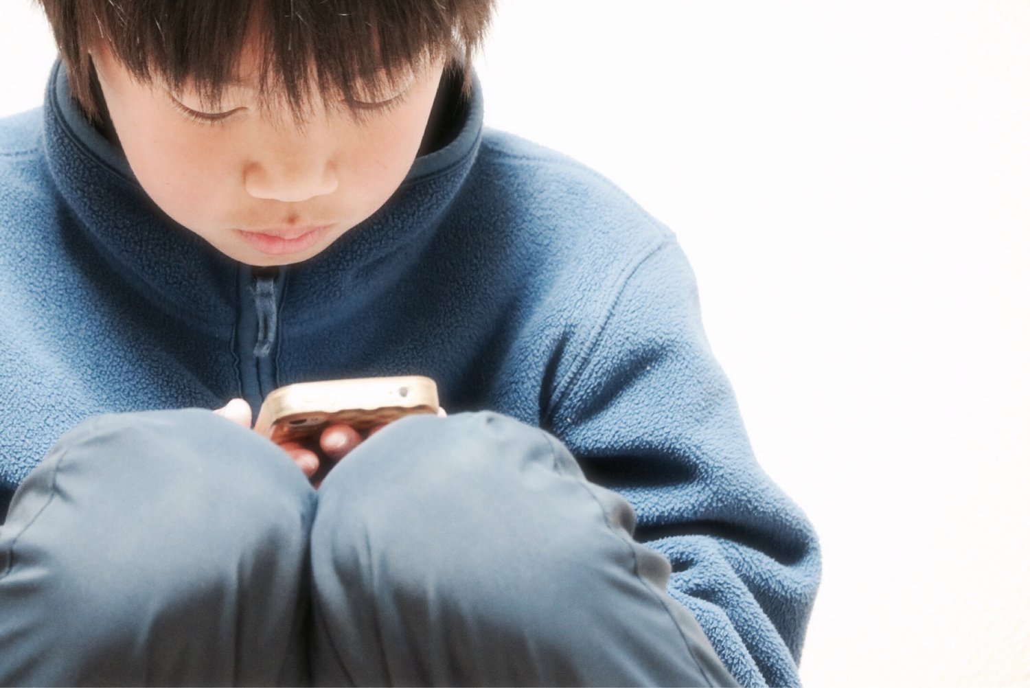 子どものiPhoneをスクリーンタイムで時間制限する方法を解説！課金制限も可能