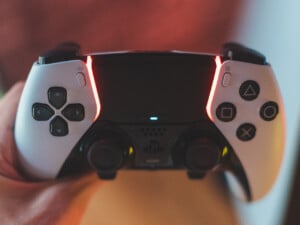 デュアルセンスエッジは高すぎる？PS5・PCへの接続方法は？