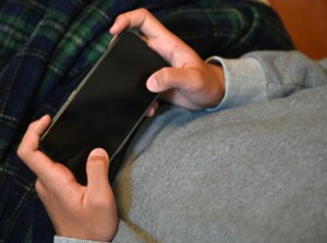 ゲーミングスマホ iPhone・Androidどっちがおすすめ？最強スマホの選び方