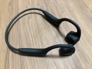 骨伝導イヤホンのメリット・デメリット。音漏れや難聴への影響は?聞こえにくい?