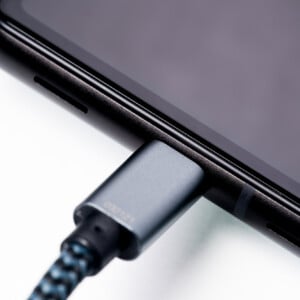 Thunderboltとは？USB-Cケーブルとの違いや互換性、最新規格4・5のスペックなど