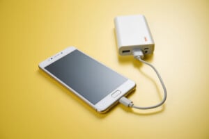 モバイルバッテリーの寿命は？目安の年数や劣化のサイン、長持ちさせる方法なども紹介