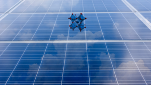 【未来のクルマは充電不要？】日本生まれの次世代太陽電池「ペロブスカイト」が自動車業界を席巻する日【大阪万博にも登場】