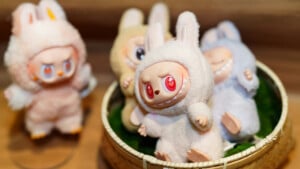 ブラックピンクのリサも夢中!ラブブ(LABUBU)が世界中でブームになった理由と偽物を見分ける5つの方法