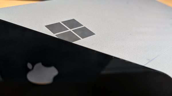 Apple iPhoneとMicrosoft Surface