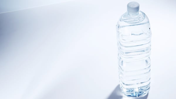 ペットボトルの水