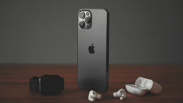 Apple iPhone、Apple Watch、AirPods