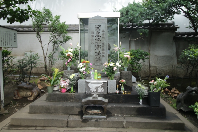 平将門の首塚 大手町 
Taira no Masakado's neck mound otemachi tokyo