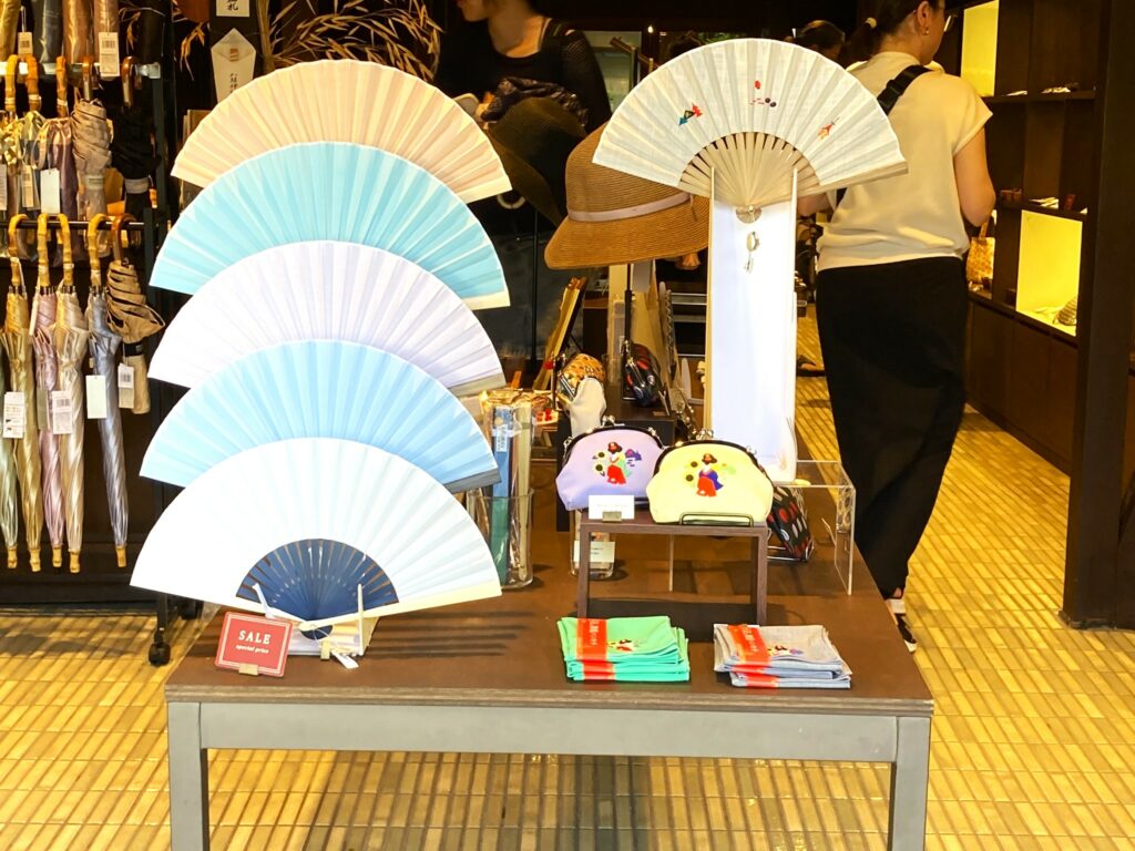 souvenir store on Shijo Street  Kyoto 京都 土産物店 扇子